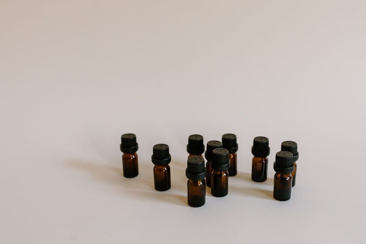 Aromathérapie au quotidien - flacons, plantes et questions pratiques