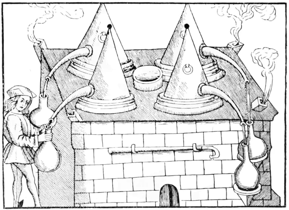 Alambic ancien pour l'extraction des huiles essentielles par distillation à la vapeur d'eau